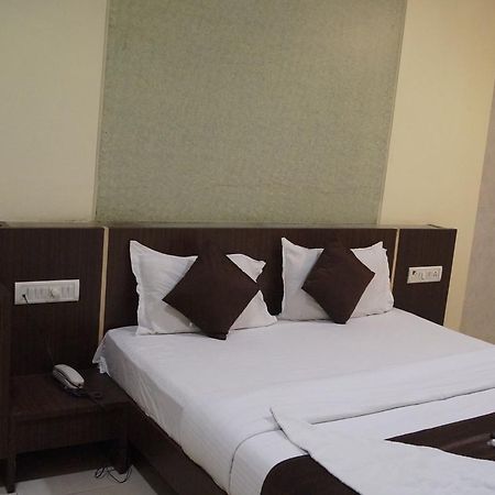 Hotel Panvel Palace Экстерьер фото