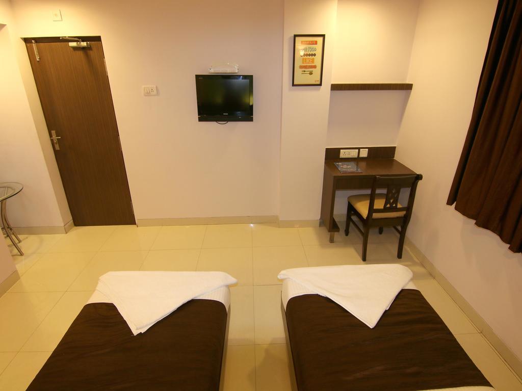 Hotel Panvel Palace Экстерьер фото
