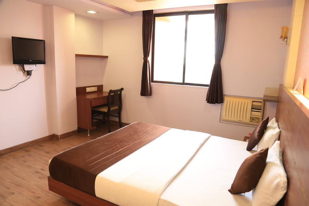 Hotel Panvel Palace Экстерьер фото