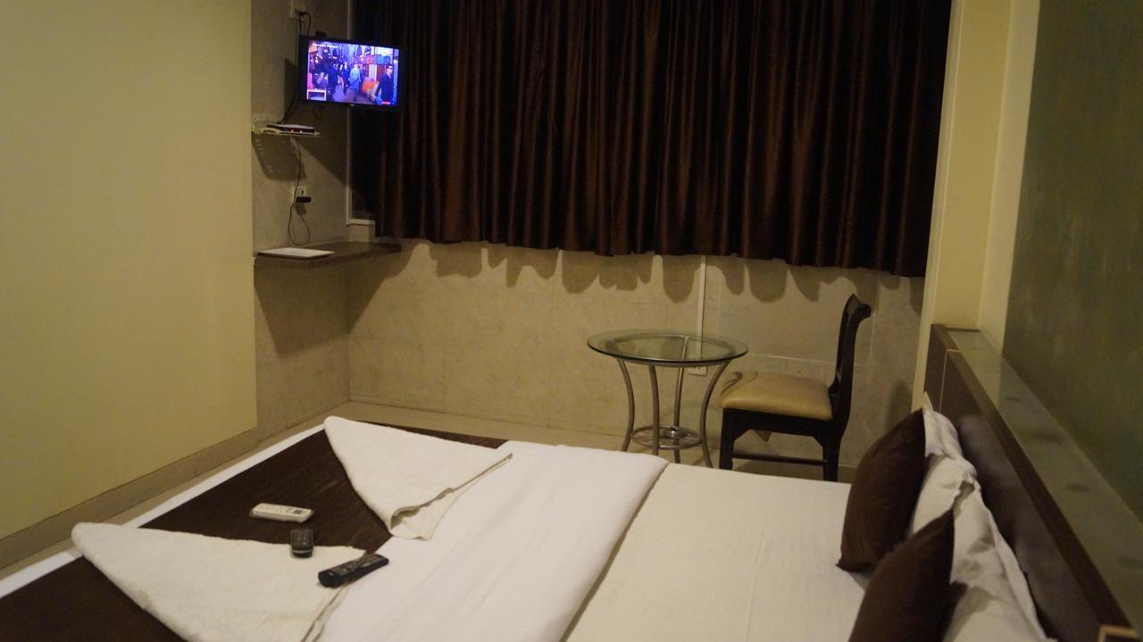 Hotel Panvel Palace Экстерьер фото