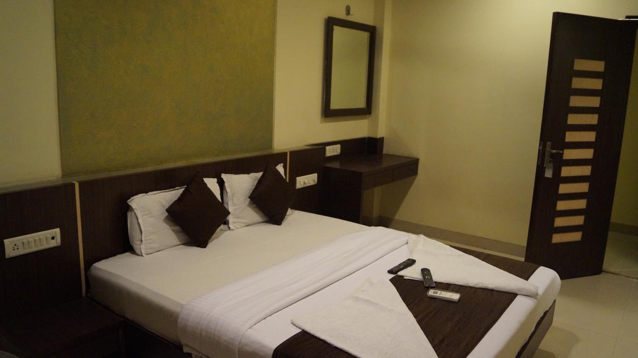 Hotel Panvel Palace Экстерьер фото