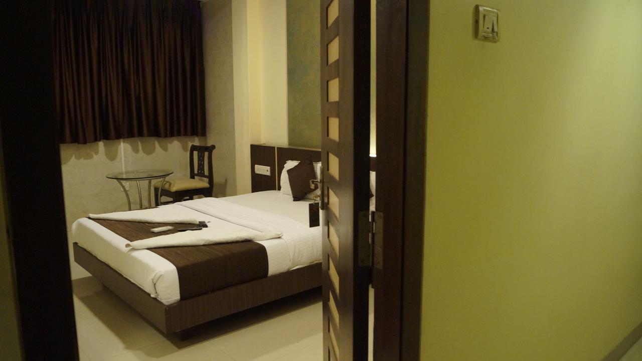 Hotel Panvel Palace Экстерьер фото