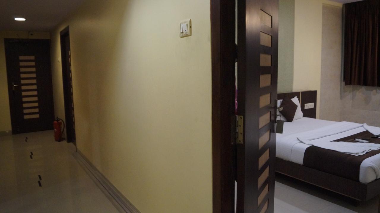 Hotel Panvel Palace Экстерьер фото