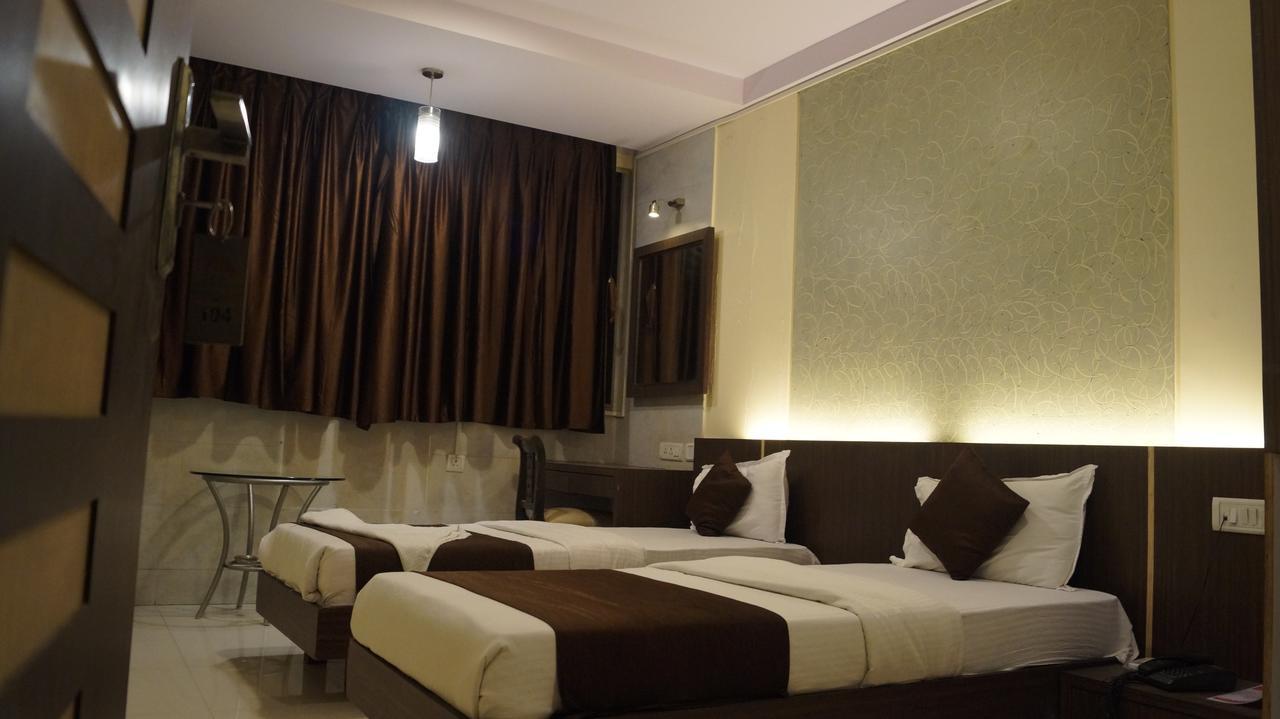 Hotel Panvel Palace Экстерьер фото