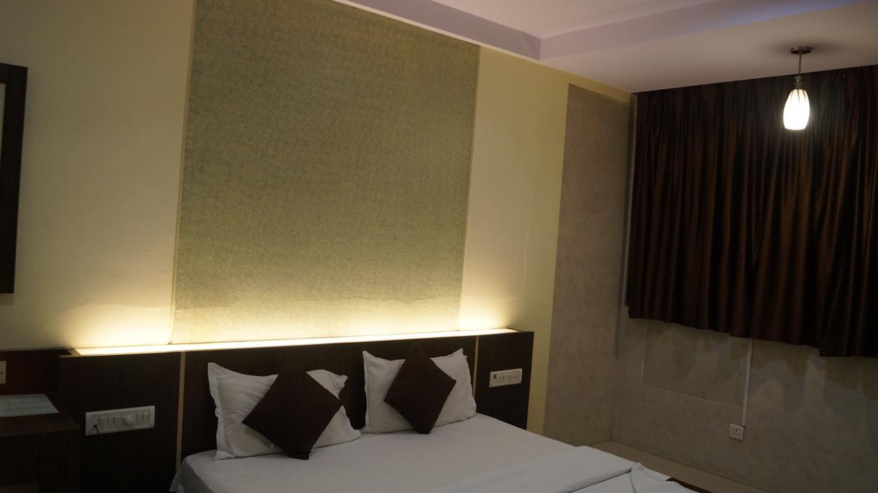 Hotel Panvel Palace Экстерьер фото